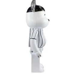 1000% MLB x Peanuts Bearbrick Snoopy (New York Yankees)