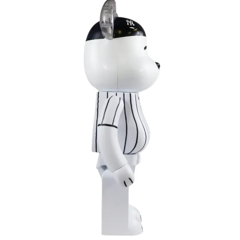 1000% MLB x Peanuts Bearbrick Snoopy (New York Yankees)
